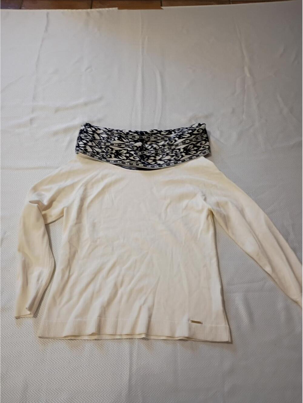Women's Off-Shoulder Sweater with Patterned Collar